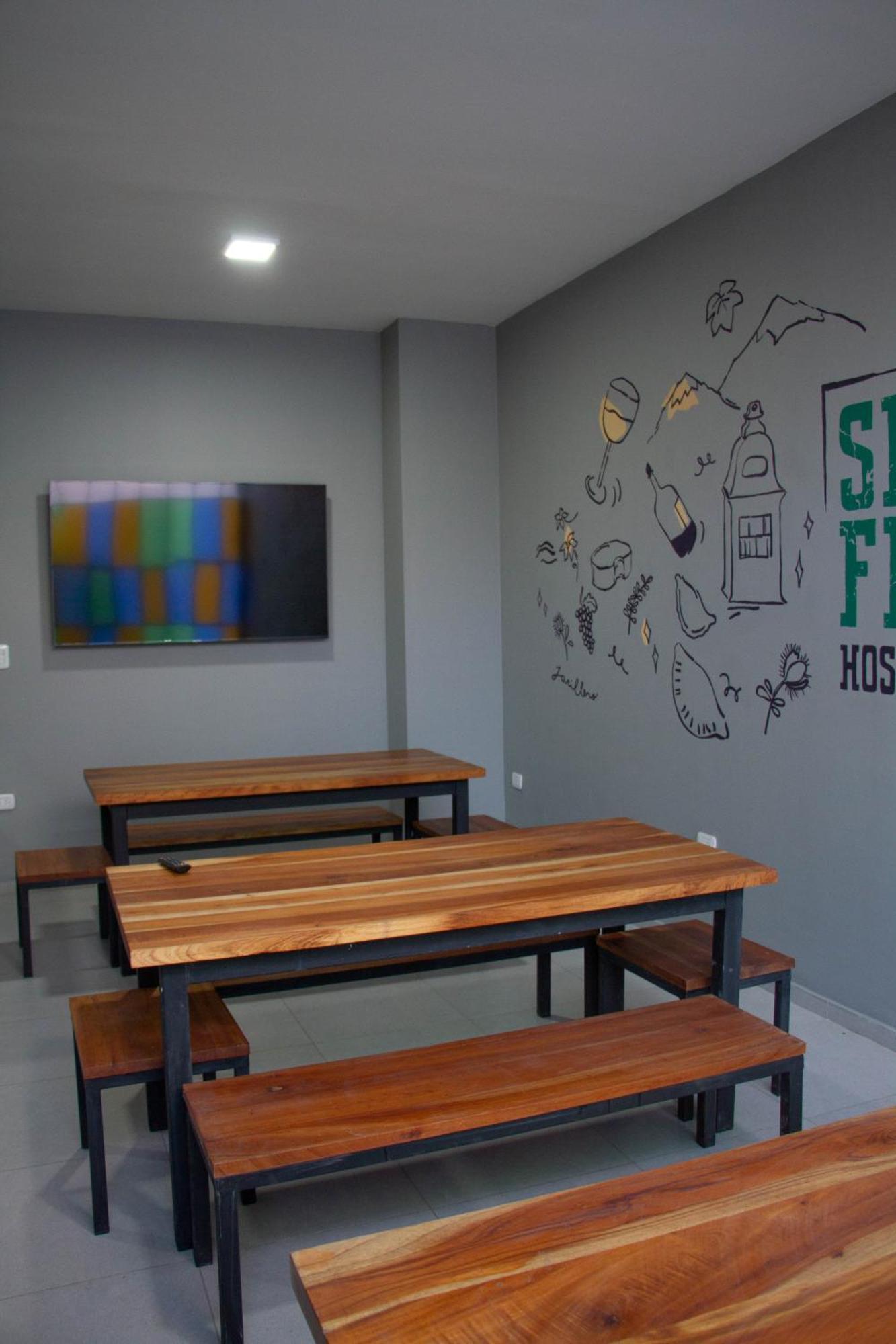 Sin Fin Hostel เมนโดซา ภายนอก รูปภาพ